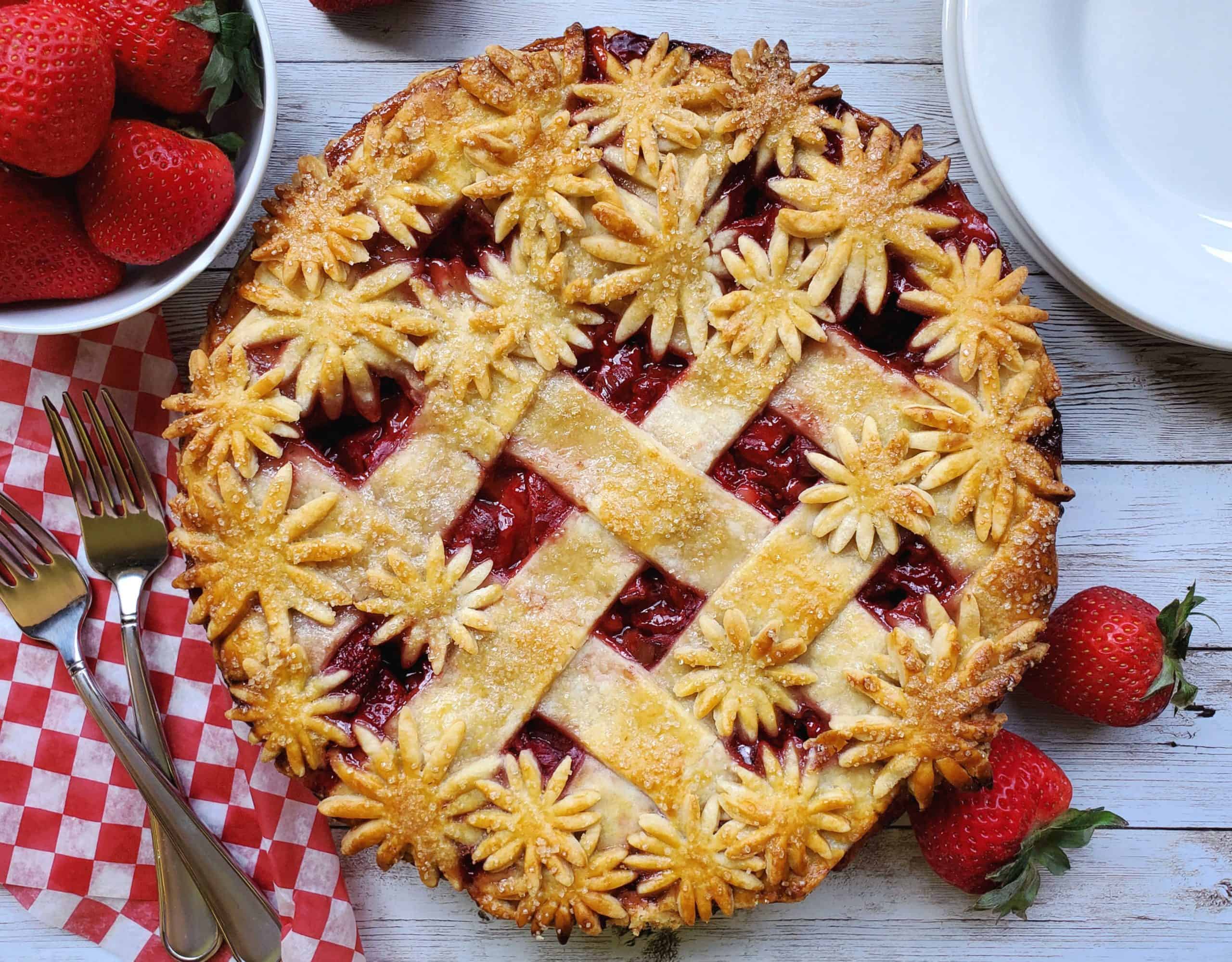 邦楽 STRAWBERRY MUD PIE! YOU SING! ME PLAY! Classic Strawberry-Rhubarb Pie - Portlandia Pie Lady