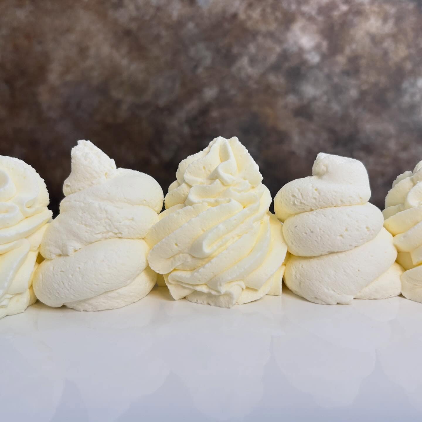 Stabilized Whipped Cream! Two tried & true methods, no more deflated whipping cream again.  Detailed instructions in blog post!
.
Link to blog in bio!

#stabilizedwhippedcream #whippedcream #heavycream #christmastreats