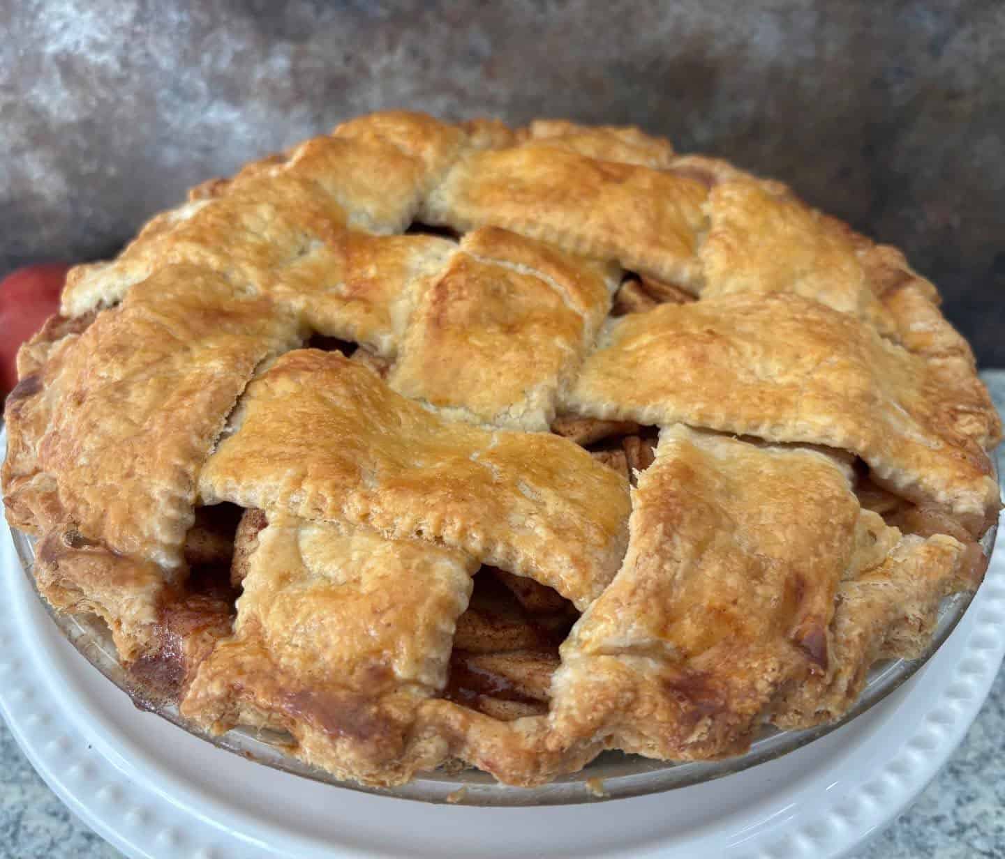 Classic Apple Pie! And we’re running to store to make it a la mode!! #applepie #classicapplepie #piealamode #grannysmith #northernspy
